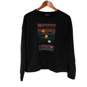 SHEIN Many Lands Under One Sun Black Pullover Crew Neck Sweatshirt Like New Med